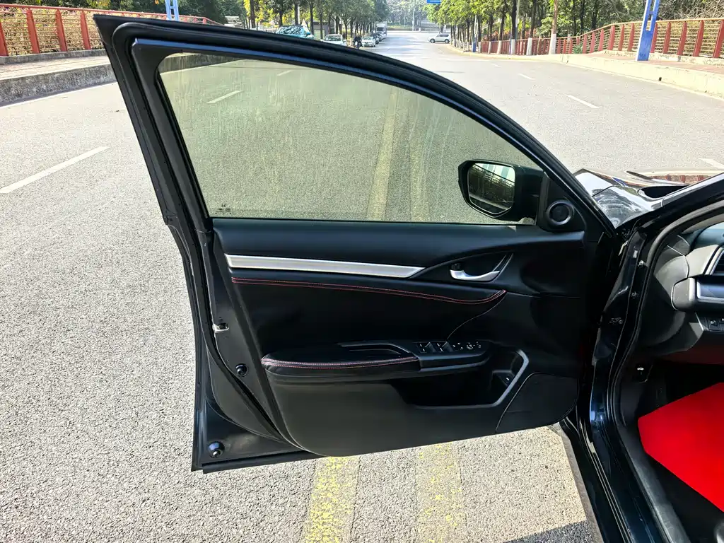 Honda Civic 2016 — фото 13