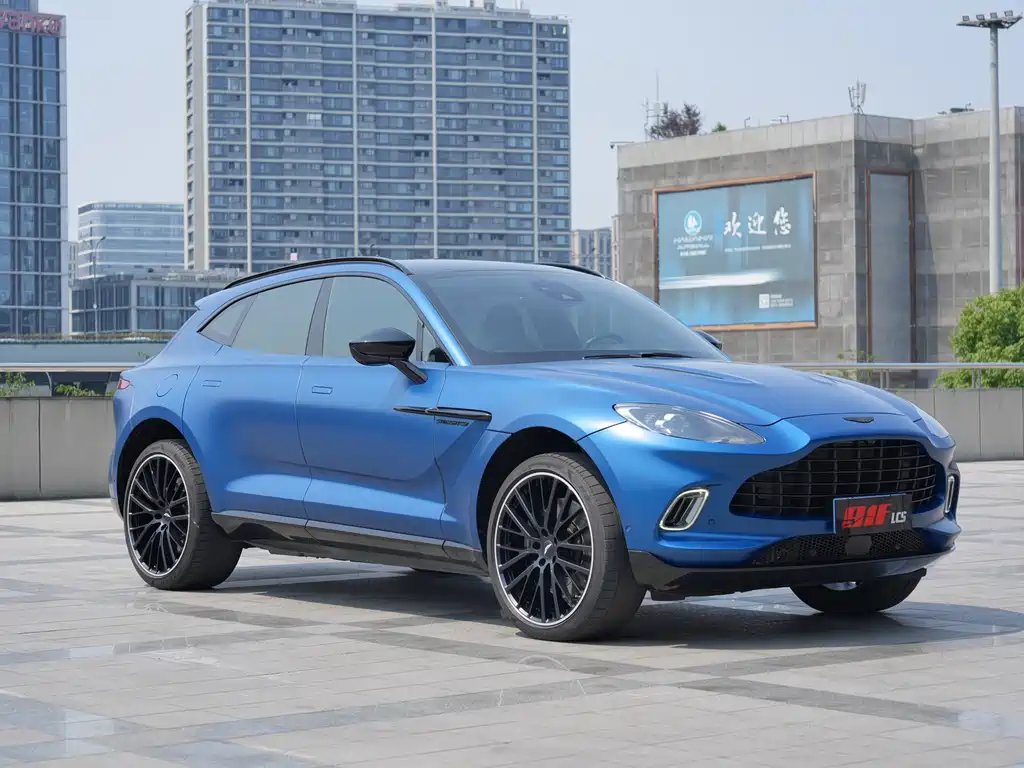 Aston Martin DBX 2022 — фото 2