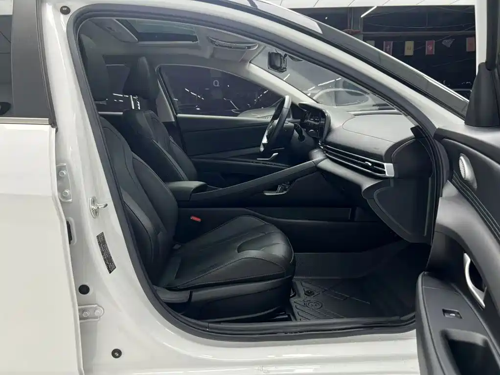 Hyundai Elantra 2022 — фото 14