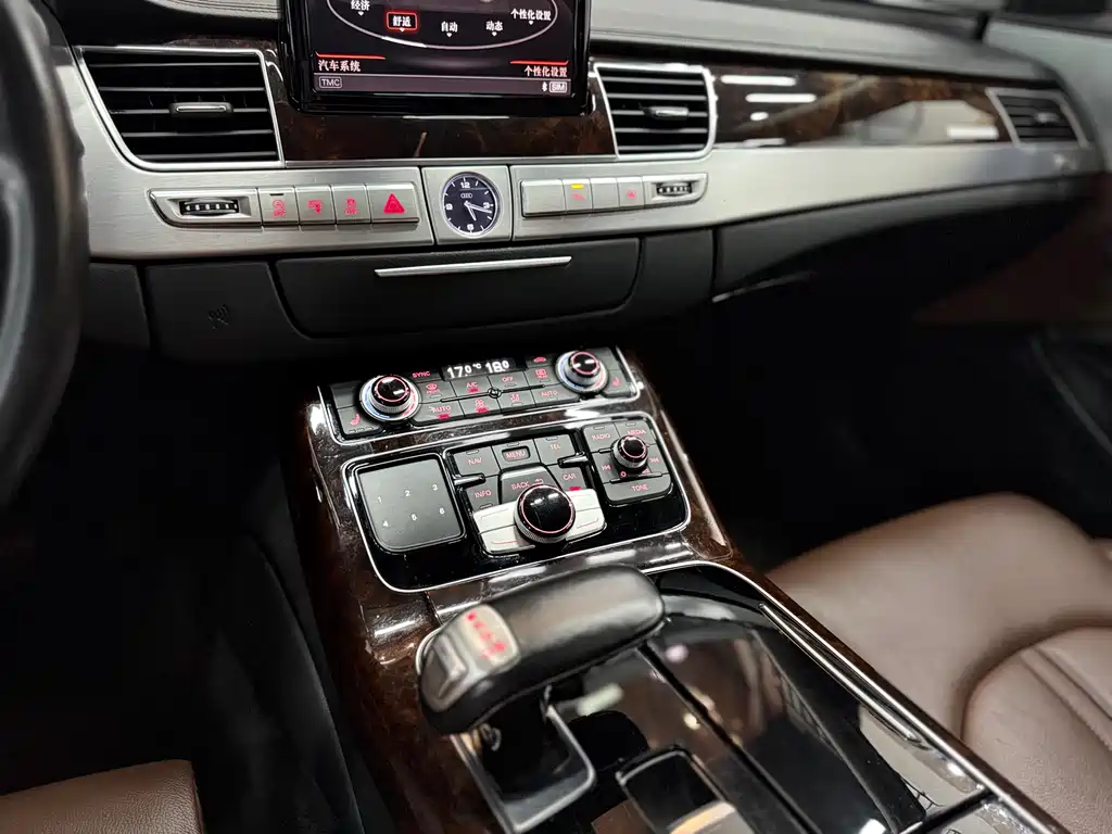 Audi A8 2017 — фото 13