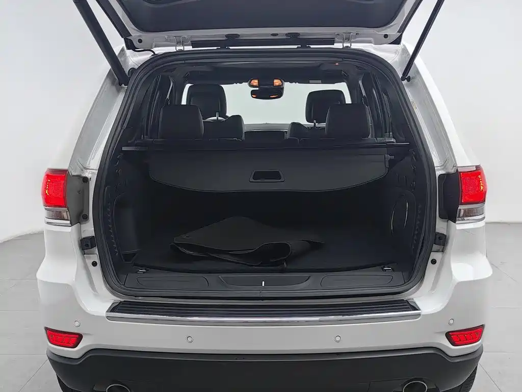 Jeep Grand Cherokee 2022 — фото 16