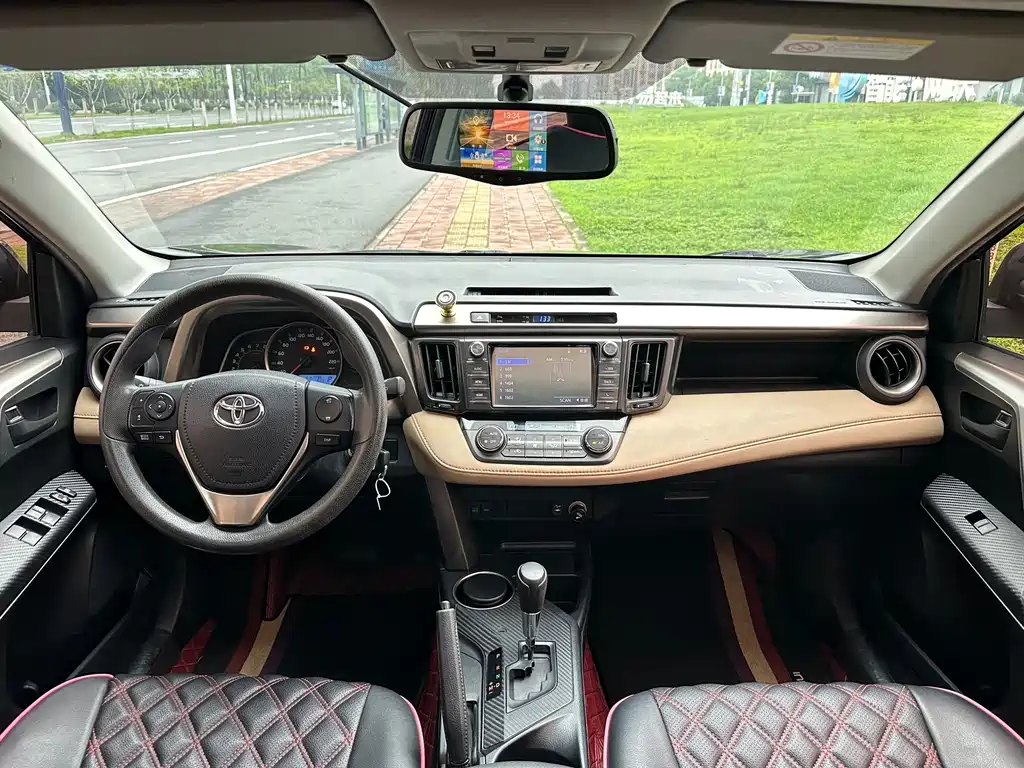 Toyota RAV4 2015 — фото 16