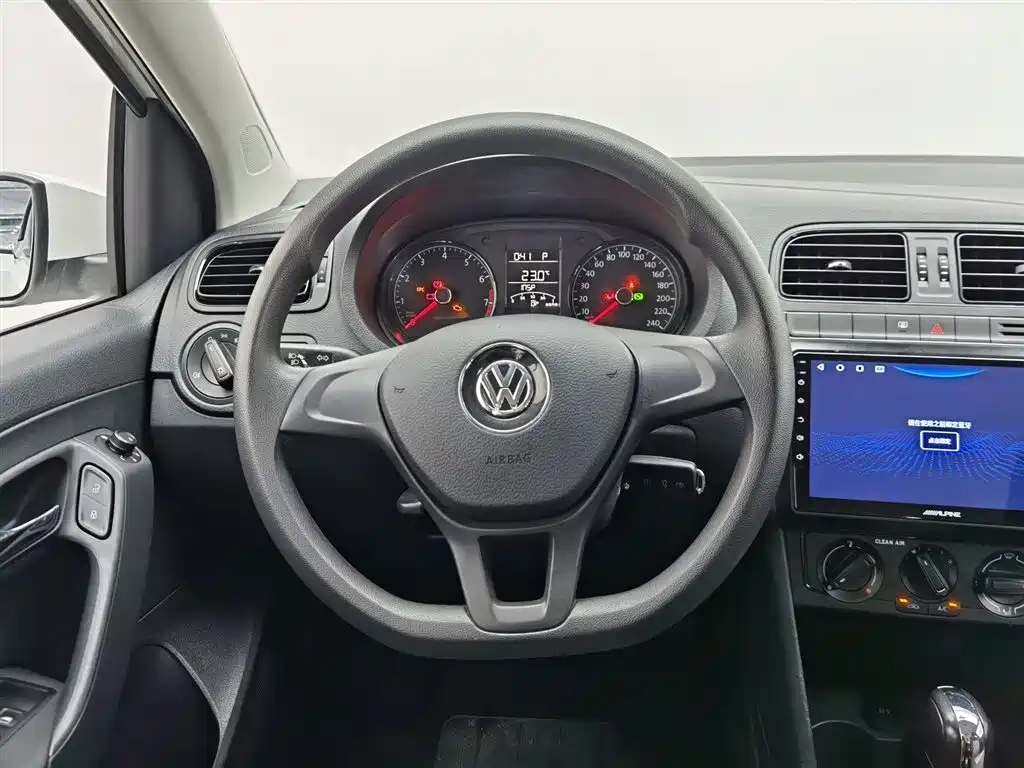 Volkswagen Polo 2017 — фото 11