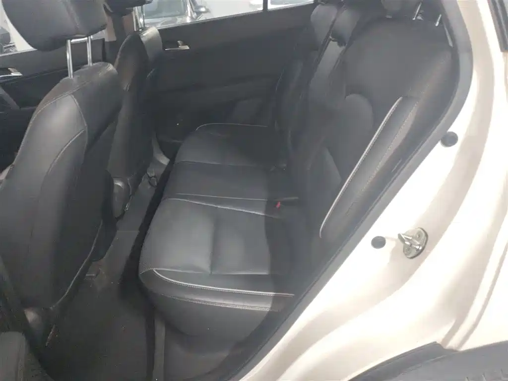 Hyundai ix25 2015 — фото 12