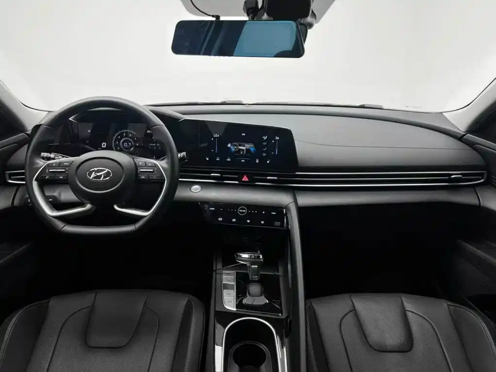 Hyundai Elantra 2022 — фото 17