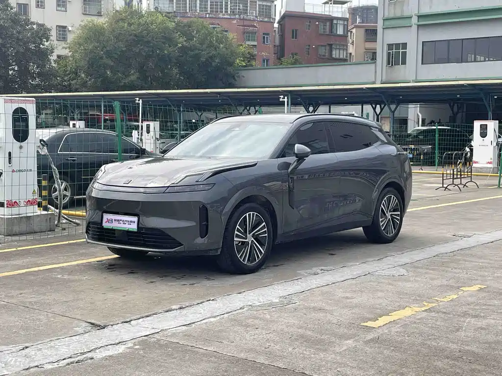 Lynk & Co 08 EM-P 2024 — фото 1