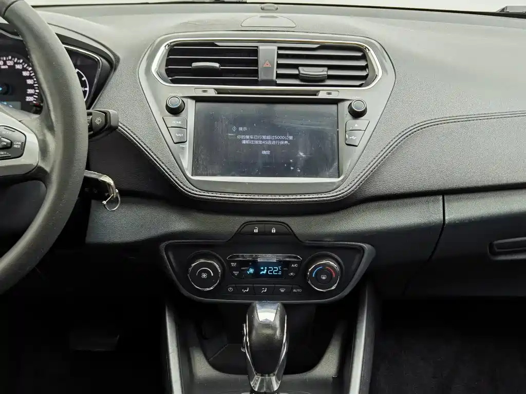 Ford Escort 2018 — фото 12
