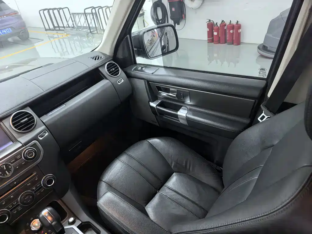 Land Rover Discovery 2010 — фото 12