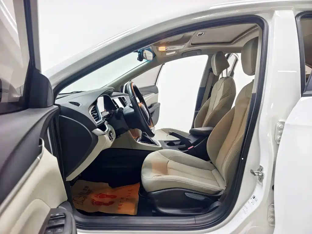 Buick Excelle 2015 — фото 11