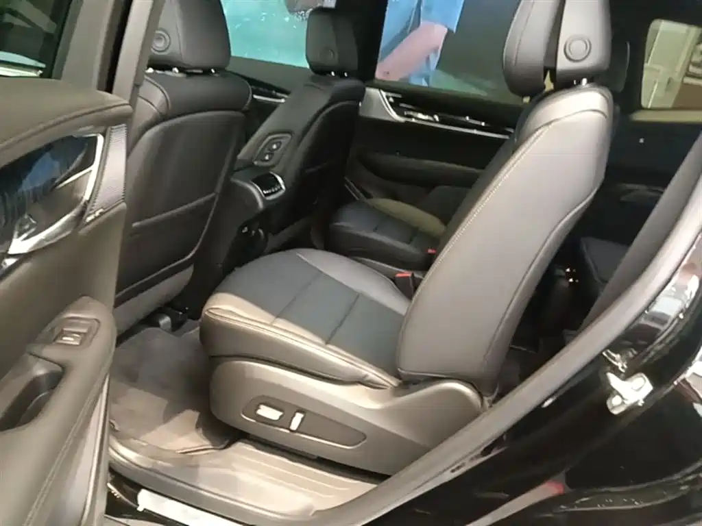 Cadillac XT6 2026 — фото 17