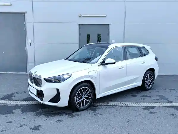 BMW iX1 2025
