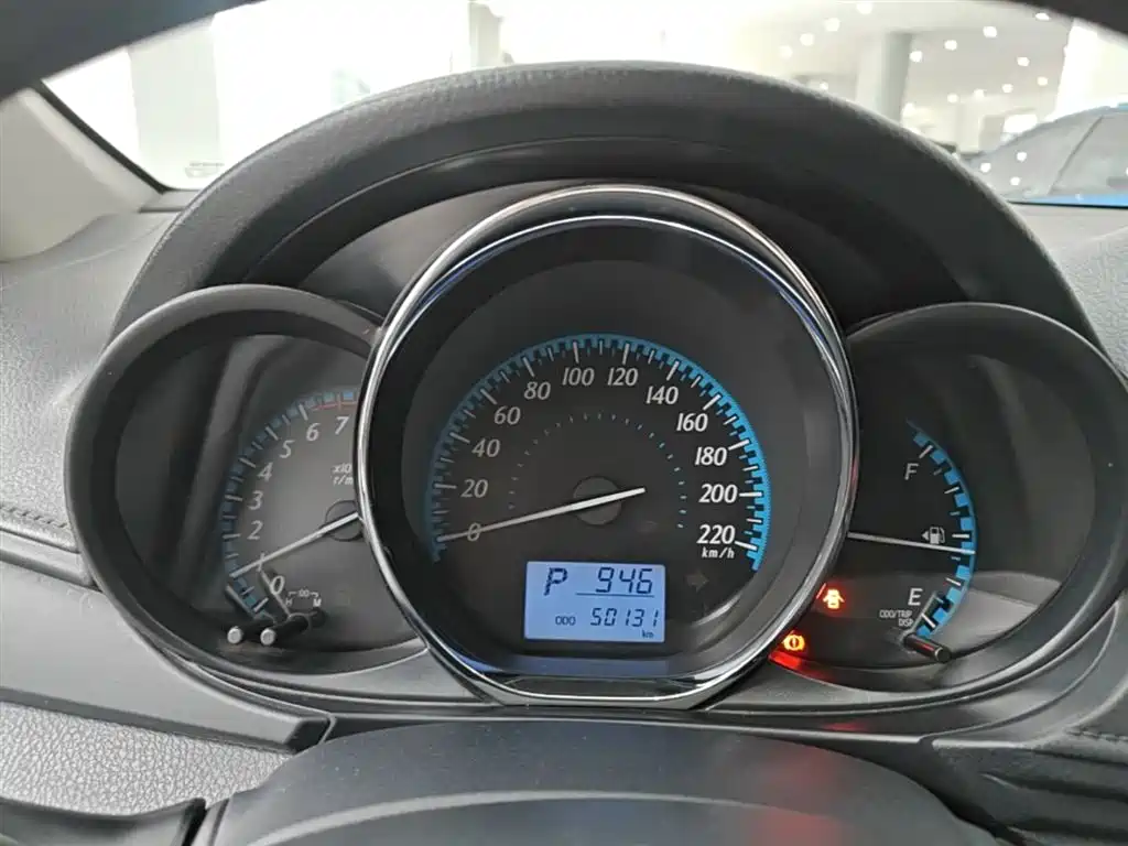 Toyota Yaris L 2017 — фото 12