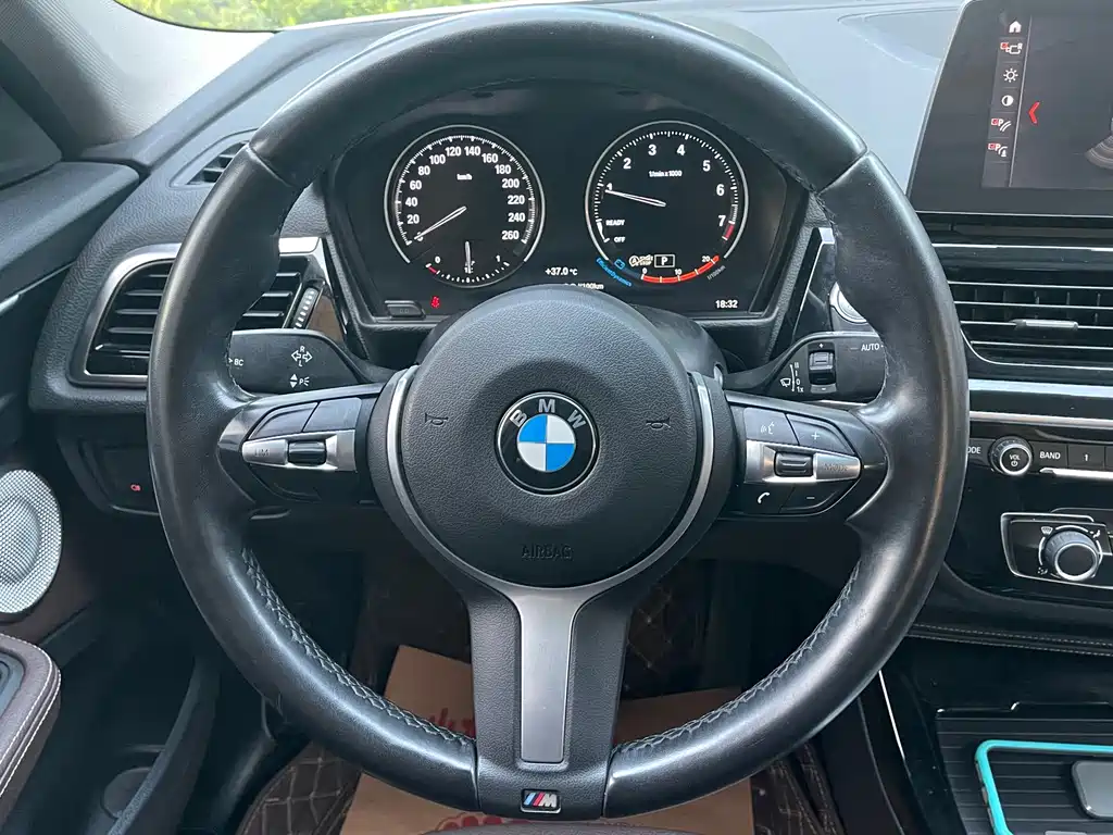 BMW 1 Series 2022 — фото 16