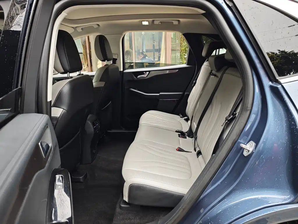 Ford Escape 2020 — фото 10