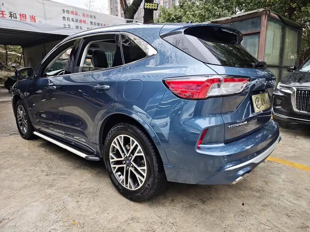 Ford Escape 2020 — фото 18