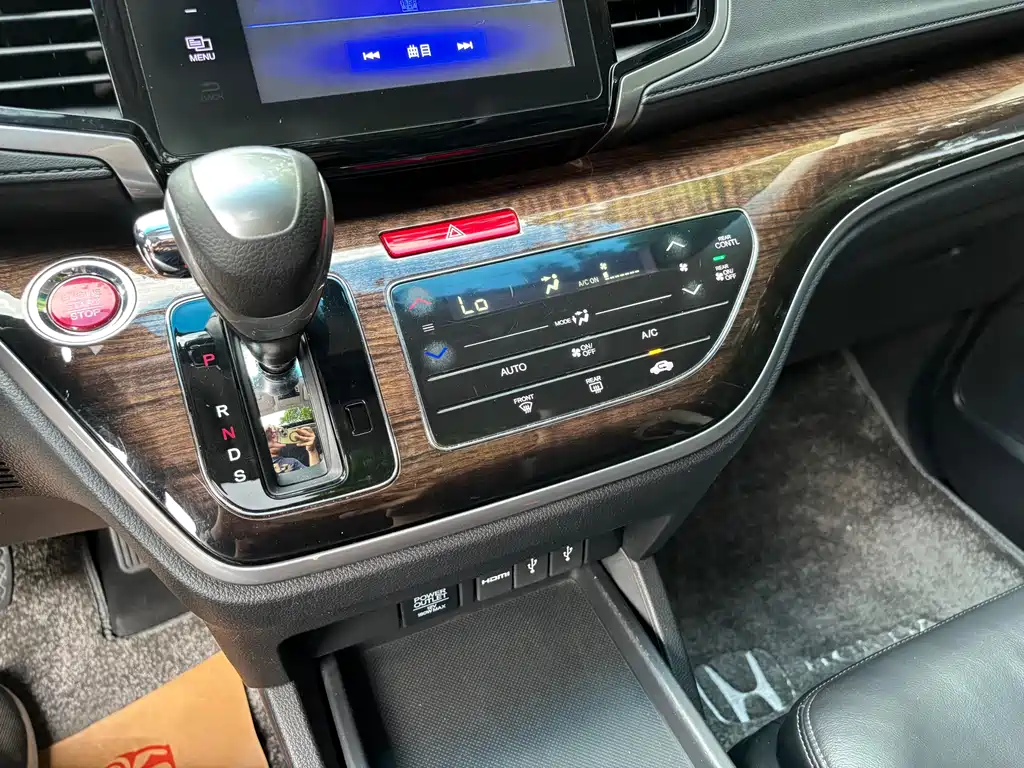 Honda Odyssey 2016 — фото 16