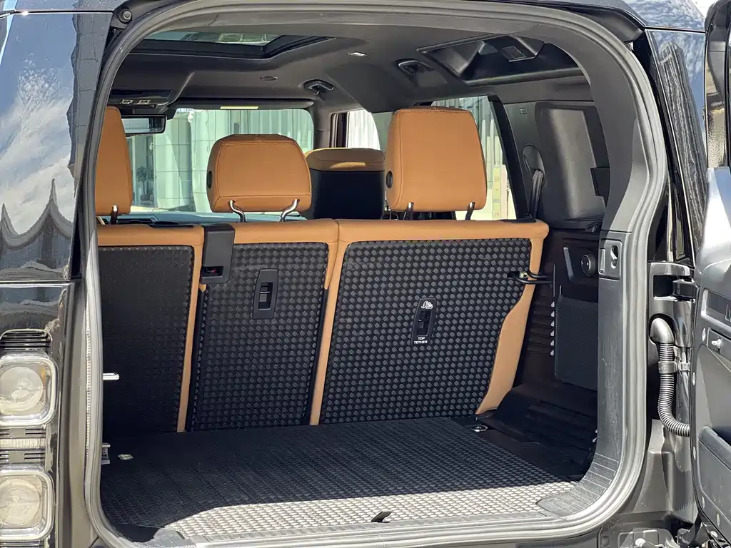 Land Rover Defender 2025 — фото 18