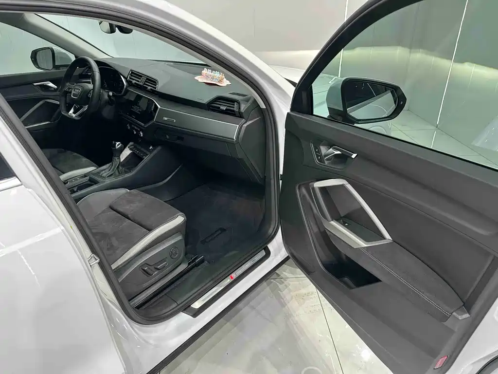 Audi Q3 2022 — фото 19