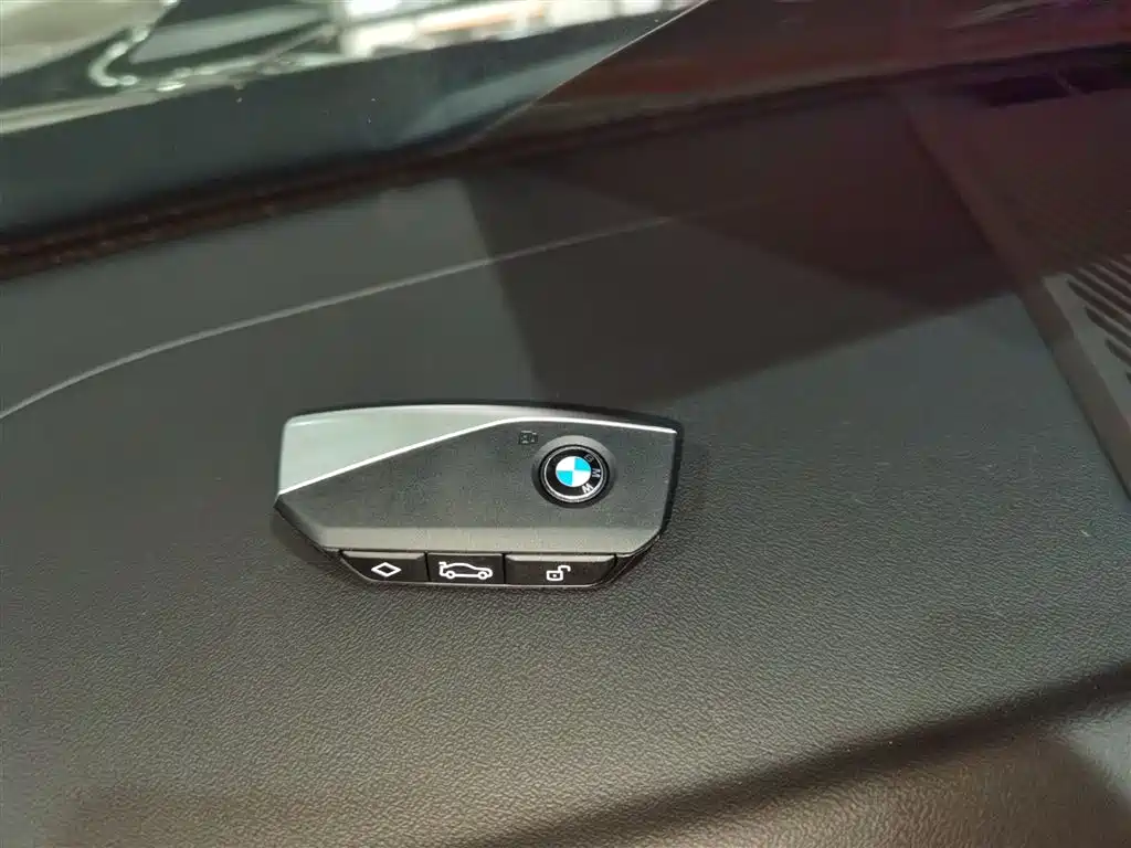 BMW 5 Series 2025 — фото 11