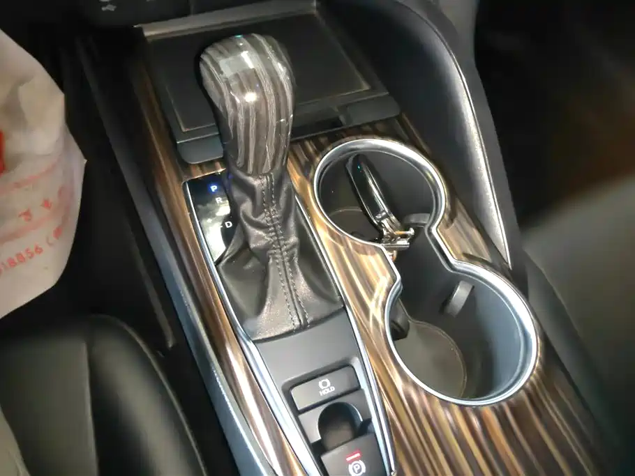 Toyota Camry 2020 — фото 16