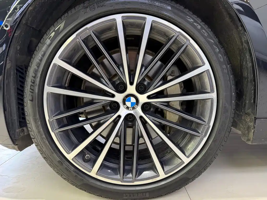 BMW 5 Series 2021 — фото 14