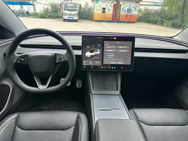Tesla Model 3 2024
