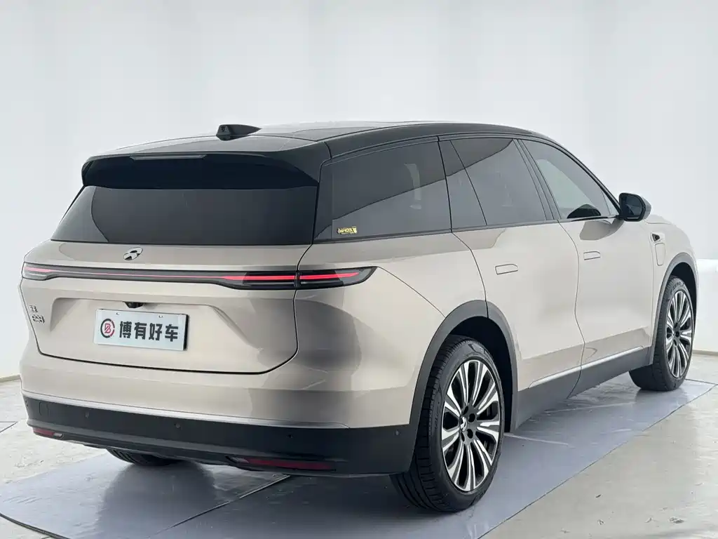 NIO ES8 2023