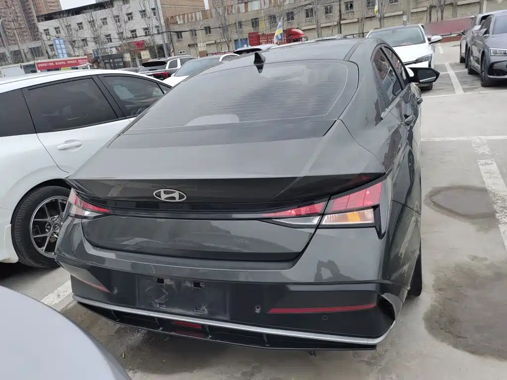 Hyundai Elantra 2024