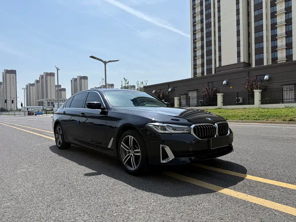 BMW 5 Series 2021 — фото 1