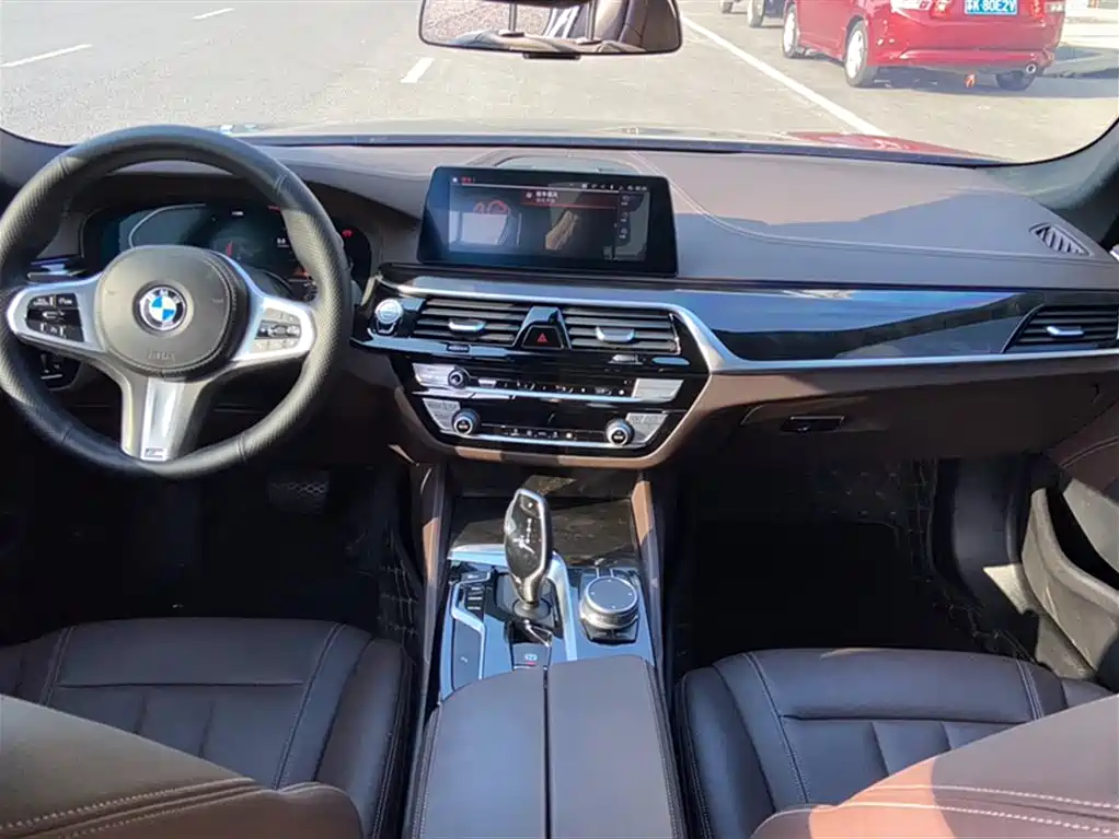 BMW 5 Series 2020 — фото 13