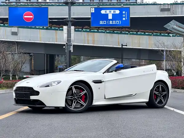 Aston Martin V8 Vantage 2017