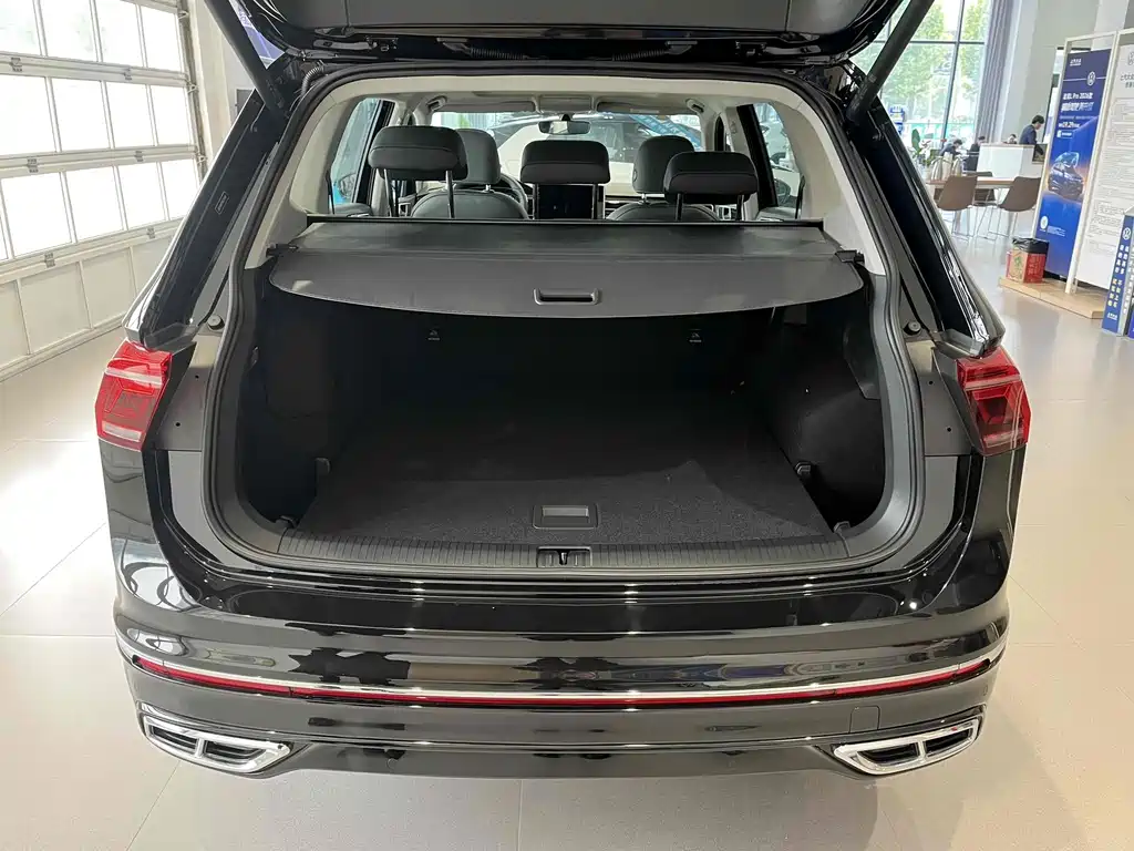 Volkswagen Tiguan L PHEV 2025 — фото 11