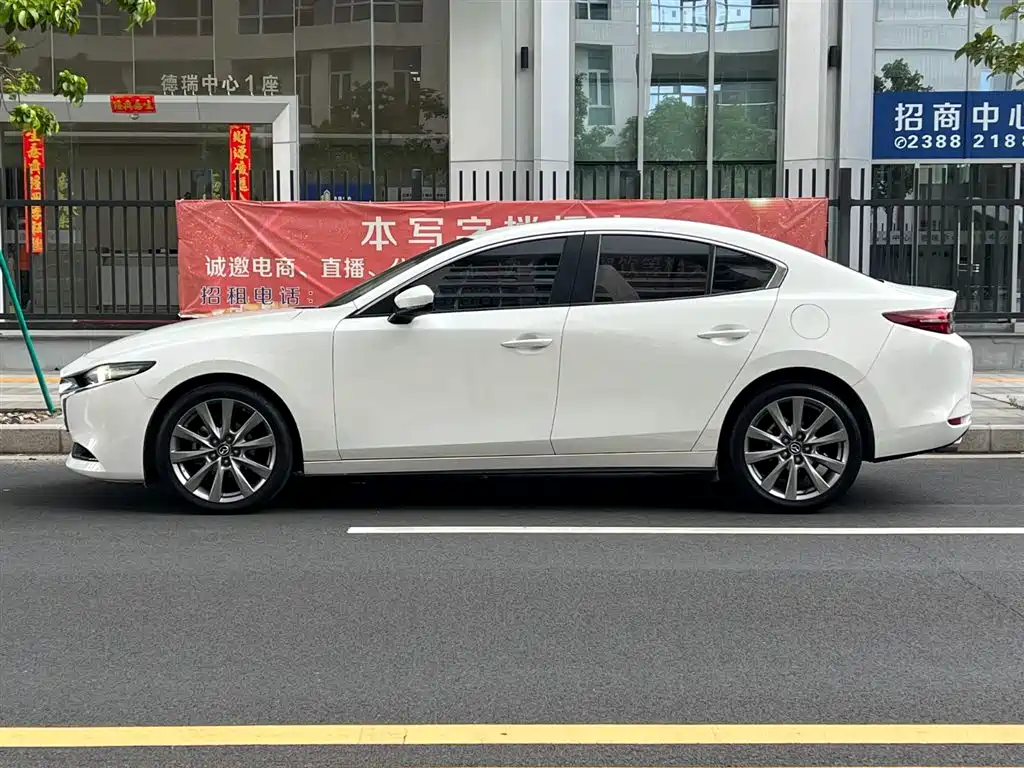 Mazda 3 Axela 2022 — фото 25