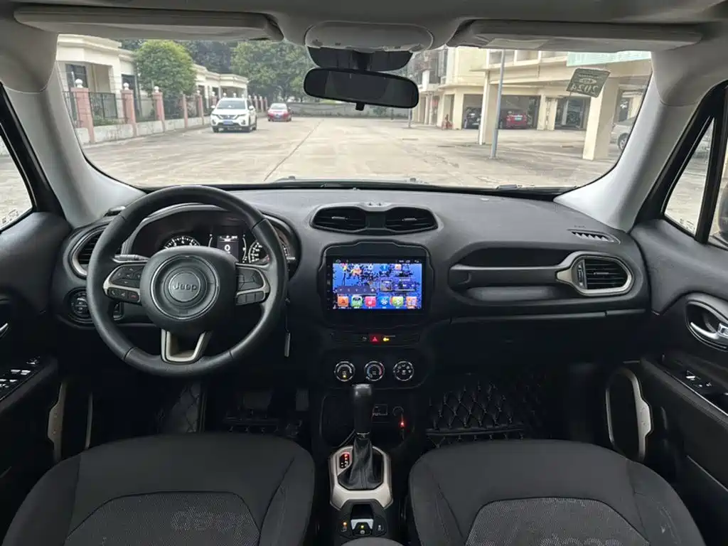Jeep Renegade 2016 — фото 13