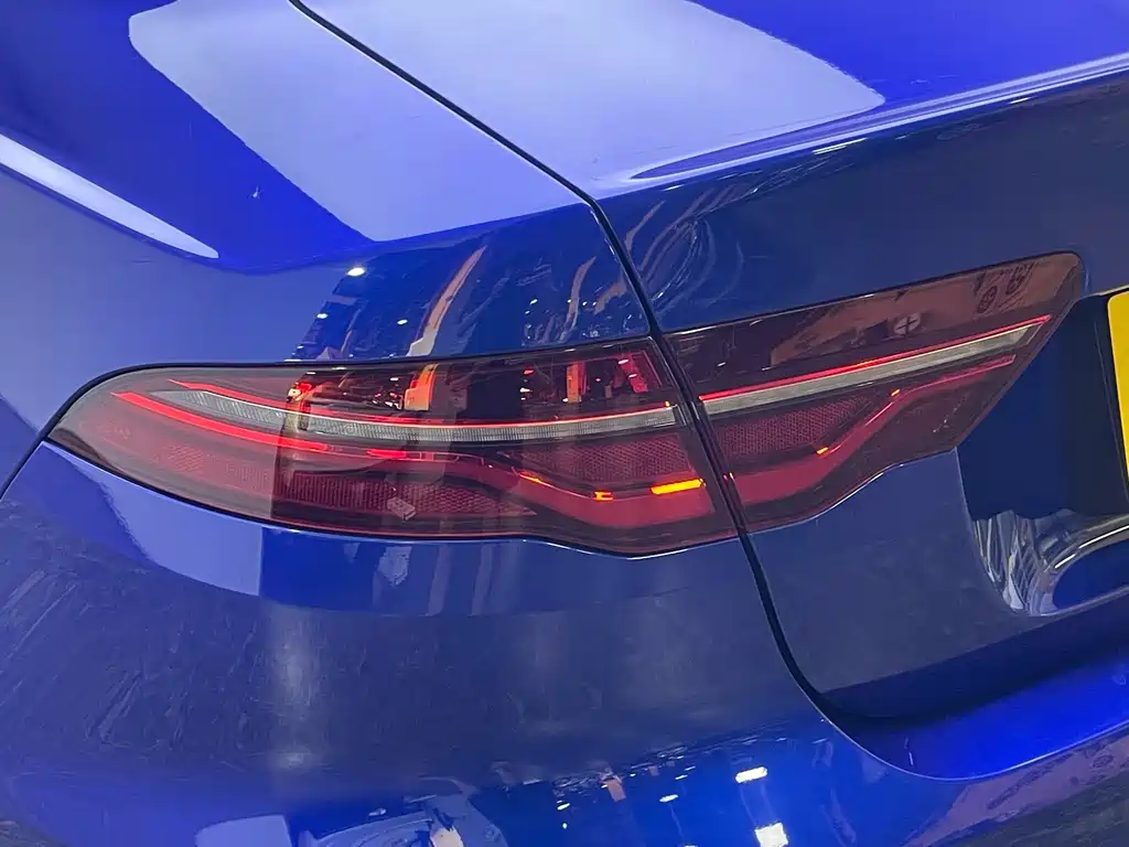 Jaguar XEL 2020 — фото 12