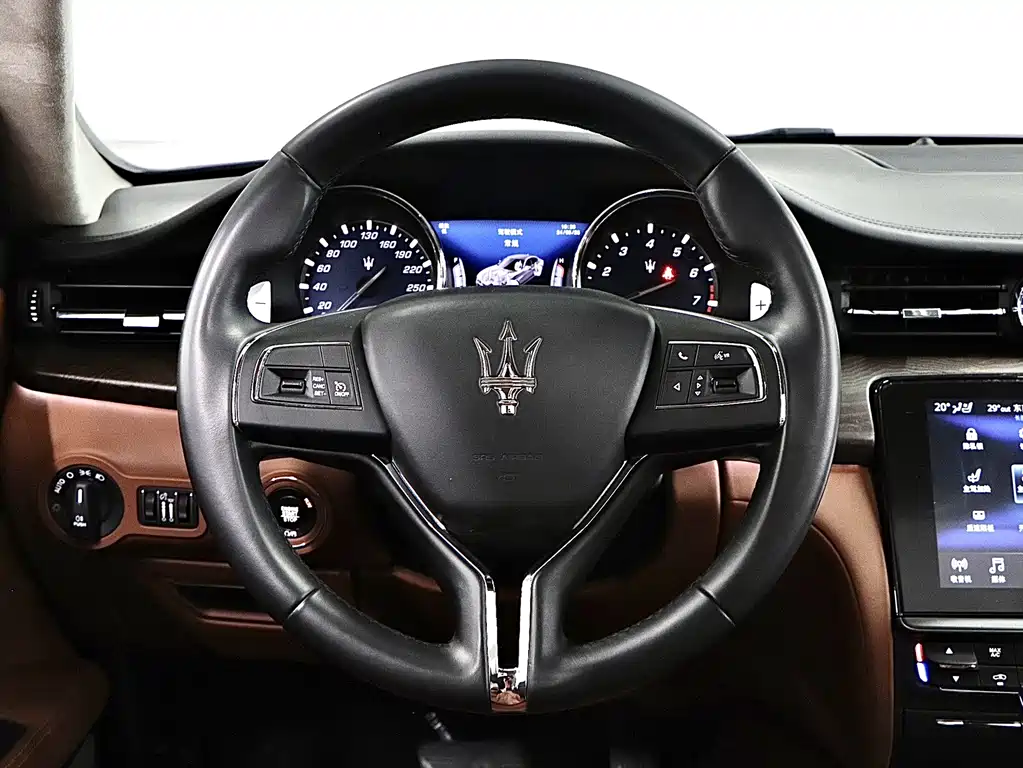 Maserati Quattroporte 2020 — фото 10
