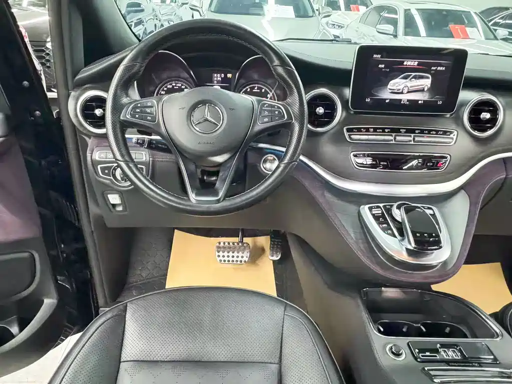 Mercedes-Benz V-Class 2019 — фото 10
