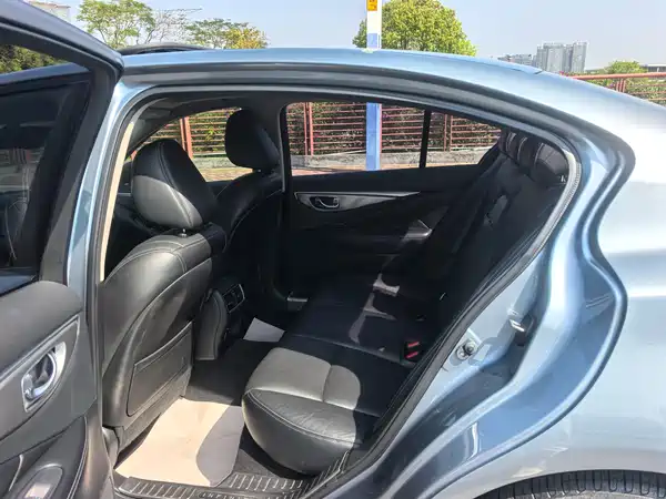 Infiniti Q50L 2015