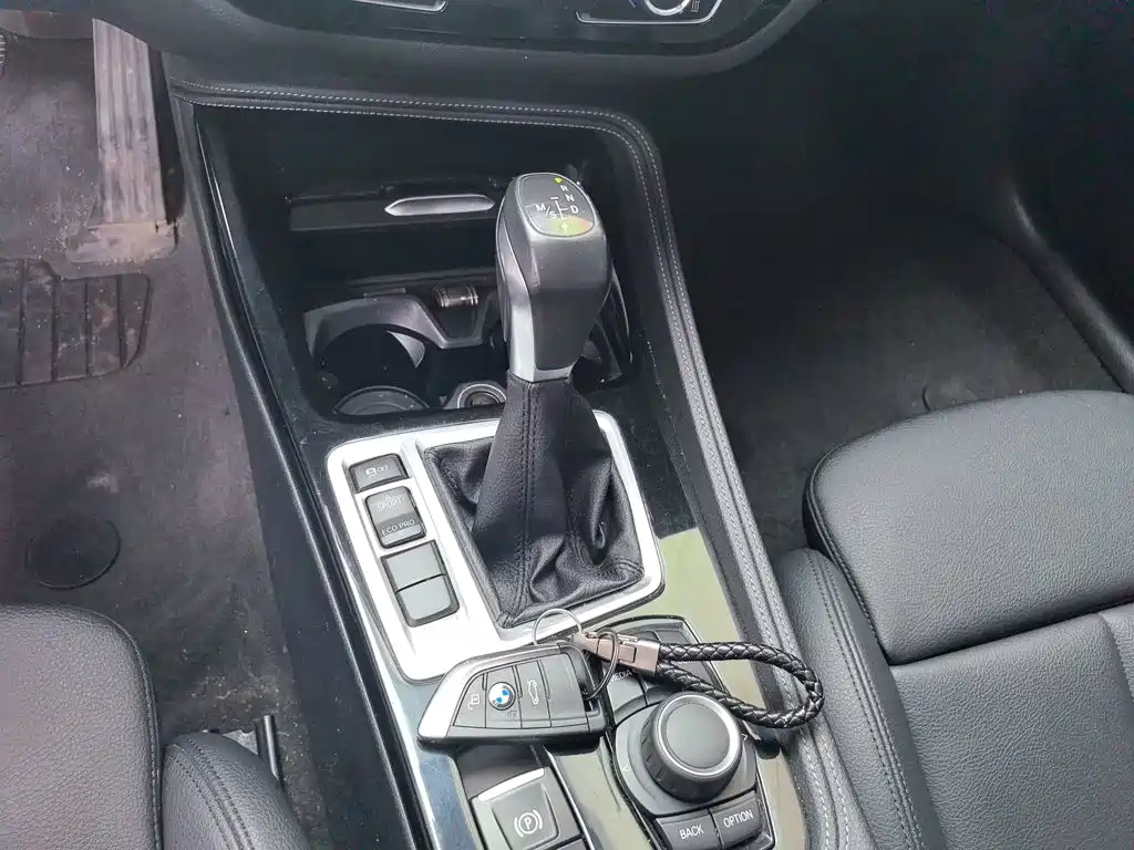 BMW 1 Series 2018 — фото 14