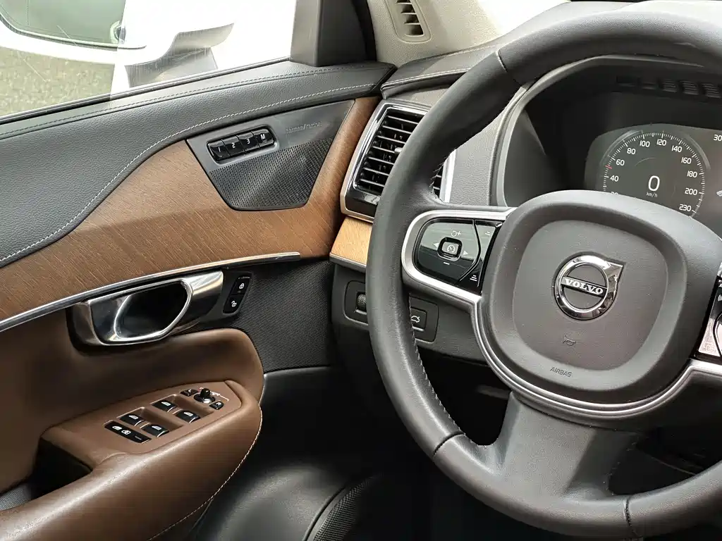 Volvo XC90 2019 — фото 20