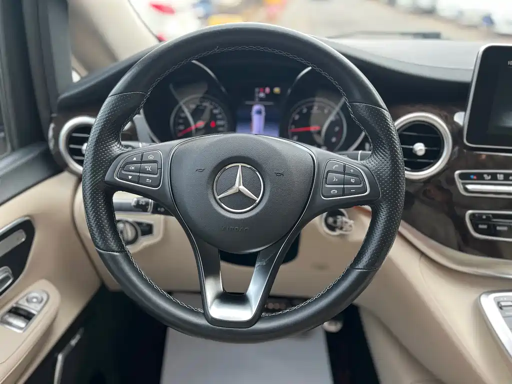 Mercedes-Benz V-Class 2020 — фото 18