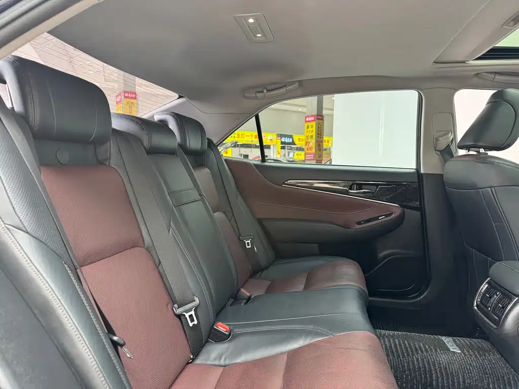 Toyota Crown 2019 — фото 11
