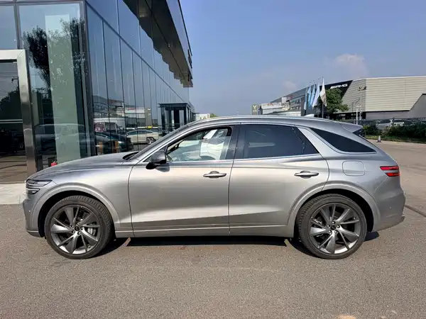 Genesis GV70 2025
