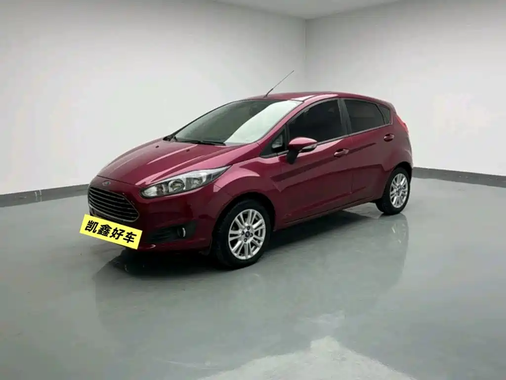 Ford Fiesta 2013 — фото 1