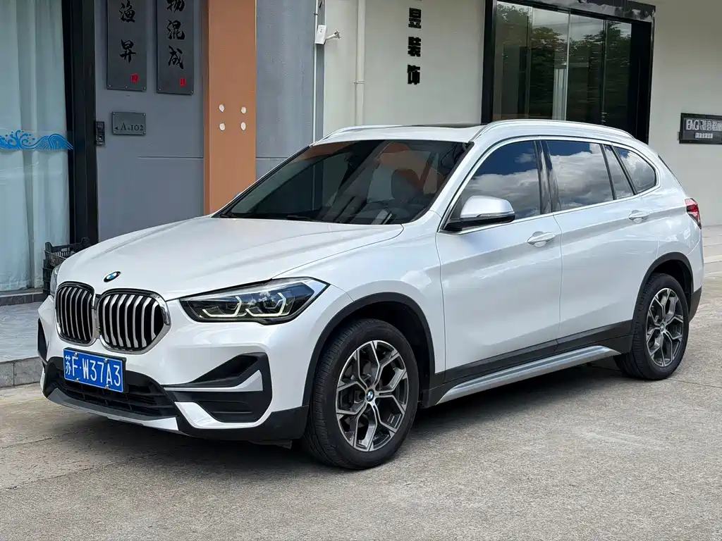 BMW X1 2022 — фото 1
