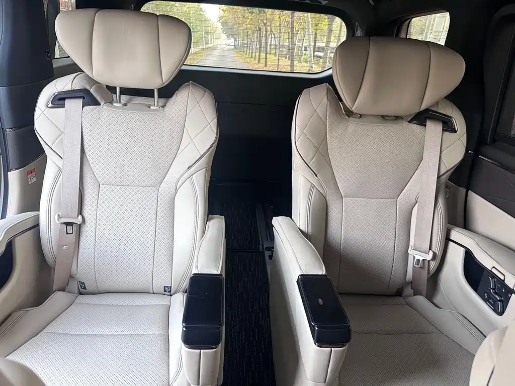 Toyota Alphard — фото 10