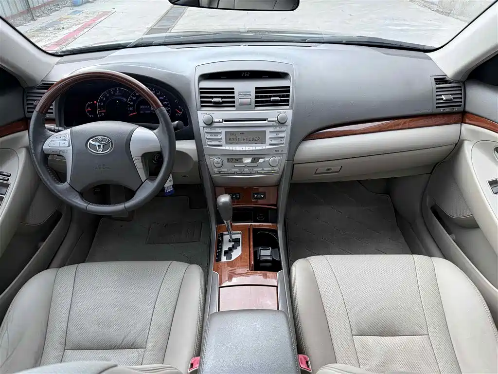 Toyota Camry 2015 — фото 6