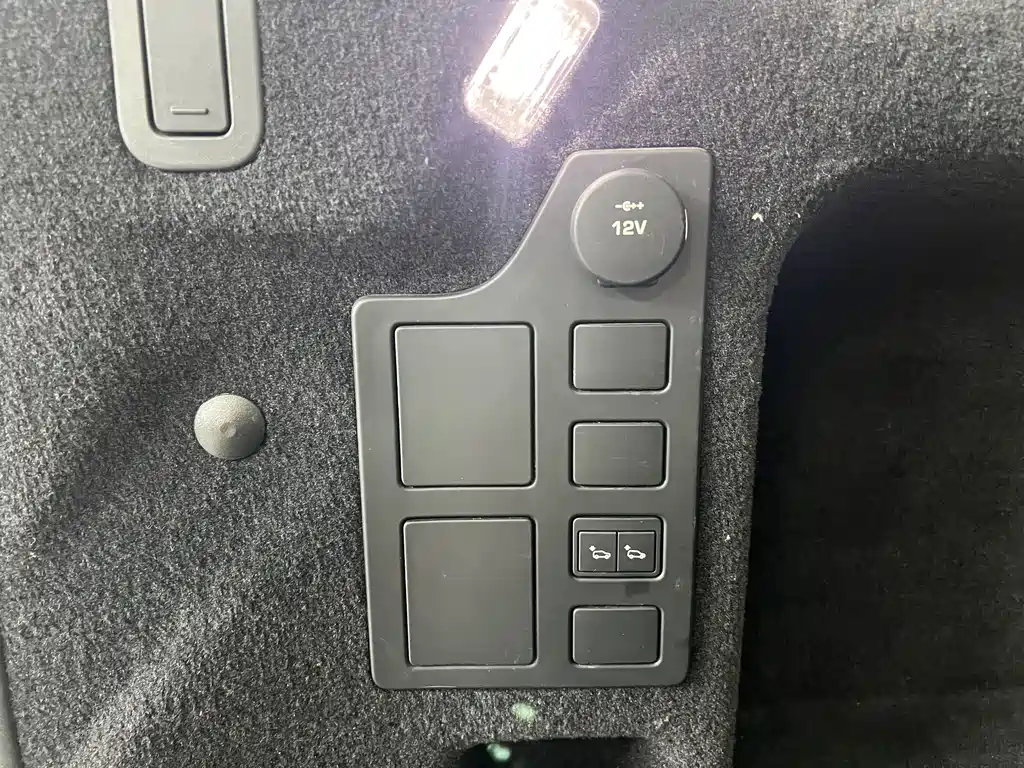 Land Rover Discovery 2018 — фото 24