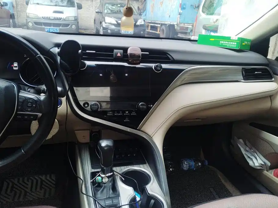 Toyota Camry 2019 — фото 12