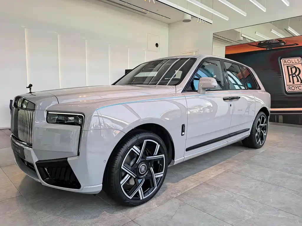 Rolls-Royce Cullinan — фото 1